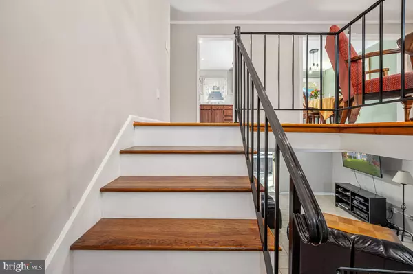 Woodbridge, VA 22193,13707 MAPLEDALE AVE