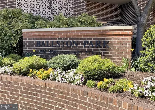 Arlington, VA 22201,1050 N STUART ST #701