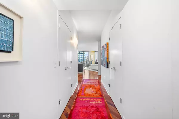 Philadelphia, PA 19103,2101-00 MARKET ST #3306