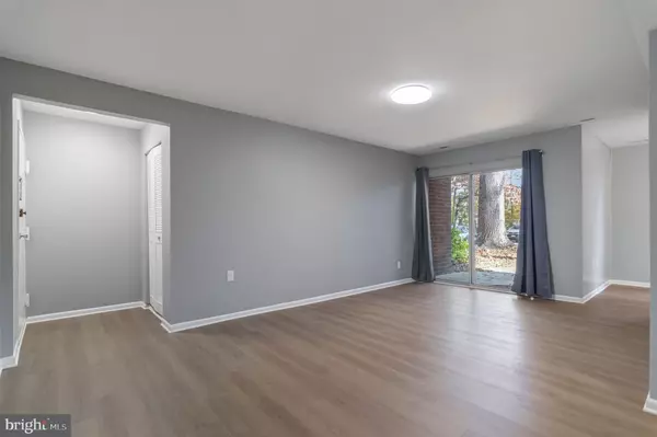 Annandale, VA 22003,3356 WOODBURN #T3