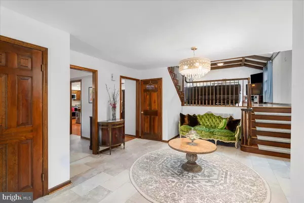 Yardley, PA 19067,329 SHERWOOD DR