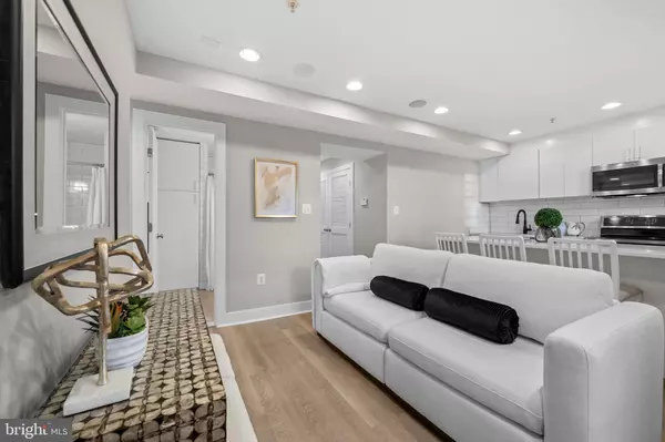 Washington, DC 20001,1718 1ST ST NW #8