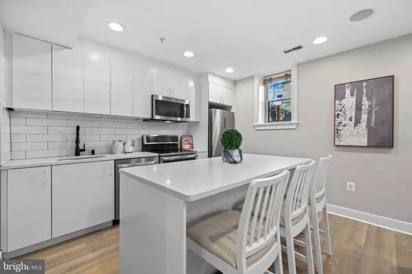 Washington, DC 20001,1718 1ST ST NW #8