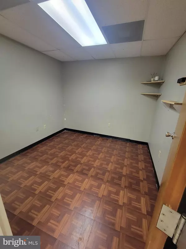 Gaithersburg, MD 20877,411 E DIAMOND AVE