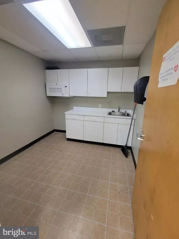 Gaithersburg, MD 20877,411 E DIAMOND AVE