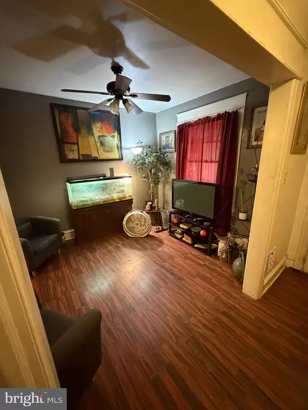 Philadelphia, PA 19142,6517 GESNER ST