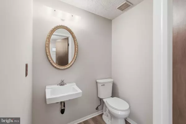 Reston, VA 20191,11563 IVY BUSH CT