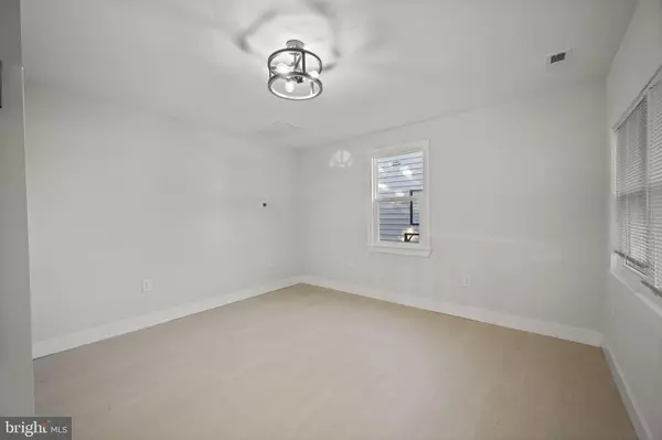 Baltimore, MD 21221,821 S WOODLYNN RD