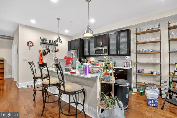 Philadelphia, PA 19123,946 N 2ND ST #5