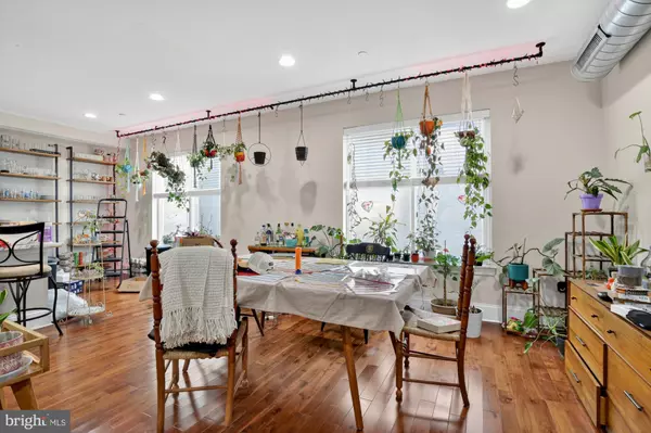 Philadelphia, PA 19123,946 N 2ND ST #5