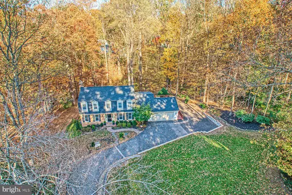 Oakton, VA 22124,11008 DEVENISH DR