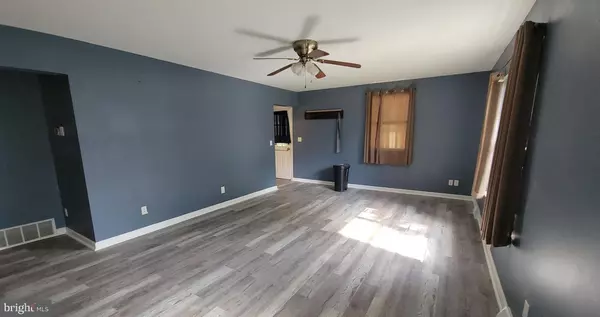 Williamstown, NJ 08094,135 OAK ST