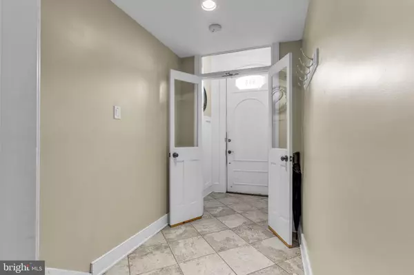 Harrisburg, PA 17104,566 RACE ST