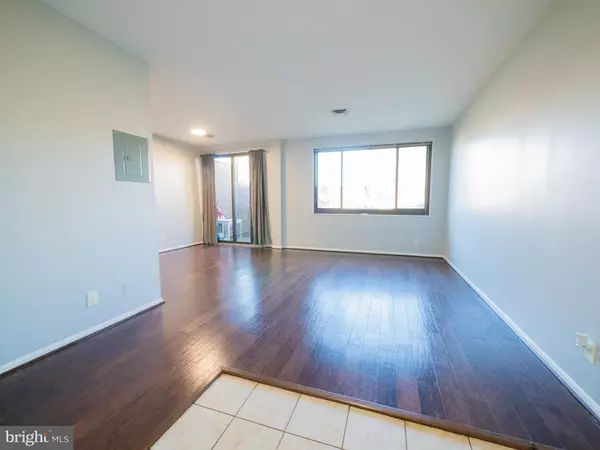 Hyattsville, MD 20782,3450 TOLEDO TER #106