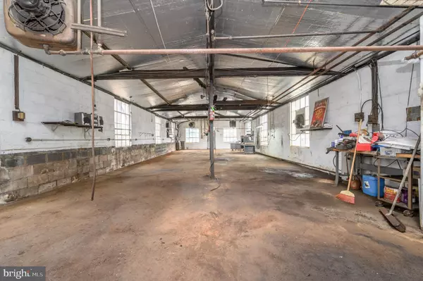 Trenton, NJ 08648,988 SPRUCE ST