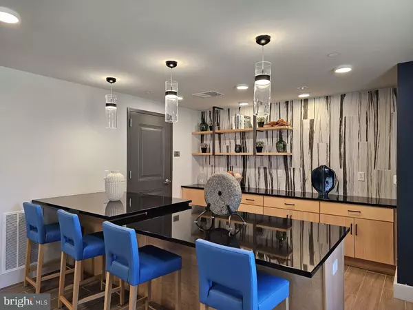 Fairfax, VA 22033,3927 FAIR RIDGE DR #206