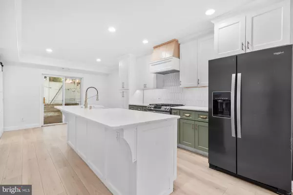 Philadelphia, PA 19123,944 N RANDOLPH ST