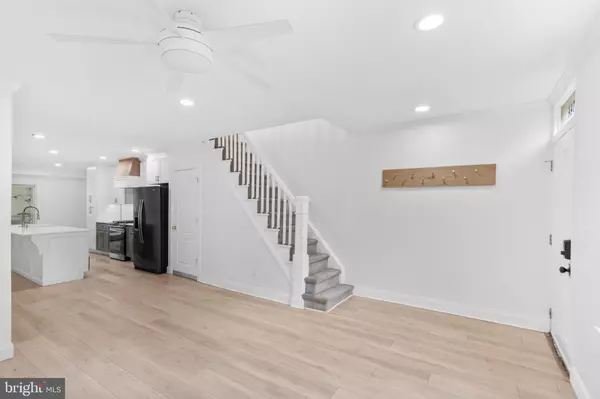 Philadelphia, PA 19123,944 N RANDOLPH ST