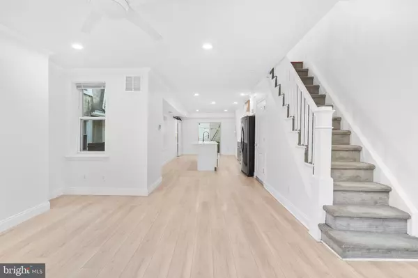 Philadelphia, PA 19123,944 N RANDOLPH ST