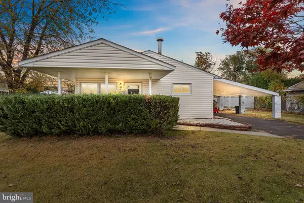 14 DEWBERRY LN, Levittown, PA 19055