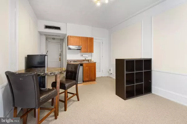 Philadelphia, PA 19107,1324 LOCUST ST #802