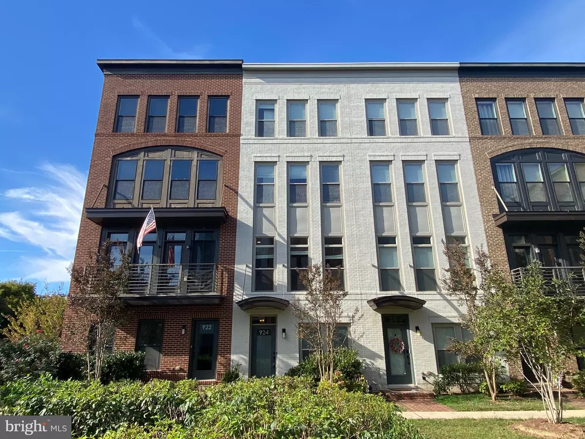 Rockville, MD 20850,924 KING FARM BLVD