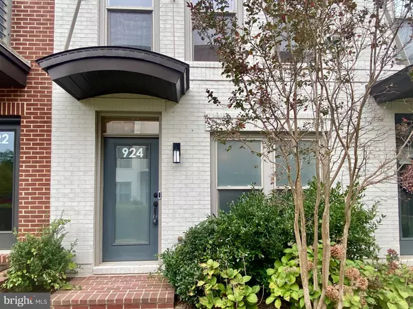 Rockville, MD 20850,924 KING FARM BLVD