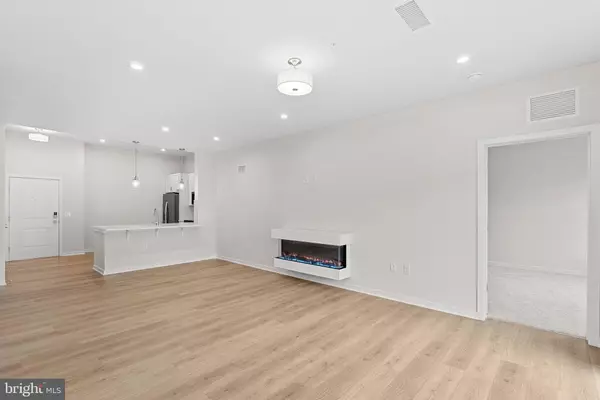 Leesburg, VA 20176,700 MOUNT AIRY TER NE #403A