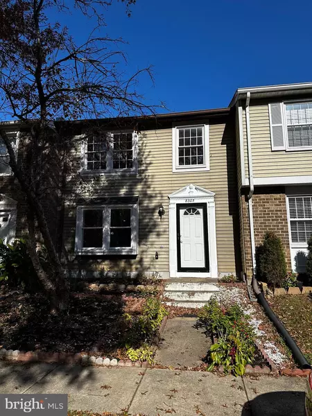 8305 PONDSIDE TER, Alexandria, VA 22309