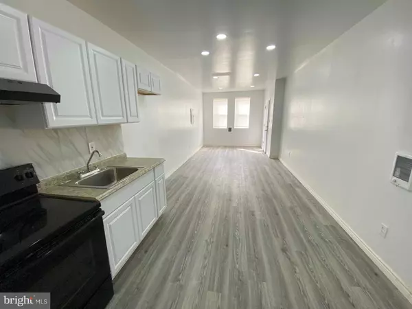 Philadelphia, PA 19133,915 W DAUPHIN ST