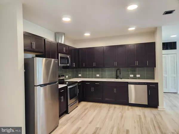 Fredericksburg, VA 22401,102 HANOVER ST #407