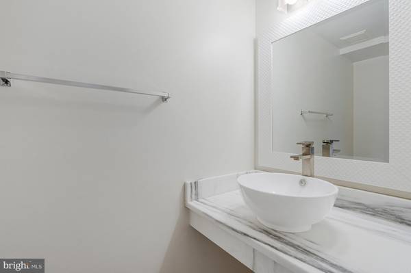 Sterling, VA 20164,203 GREENFIELD CT