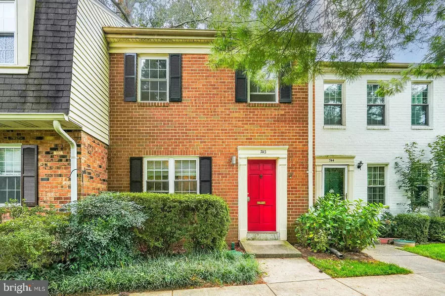 742 COLLEGE PKWY #7-742, Rockville, MD 20850