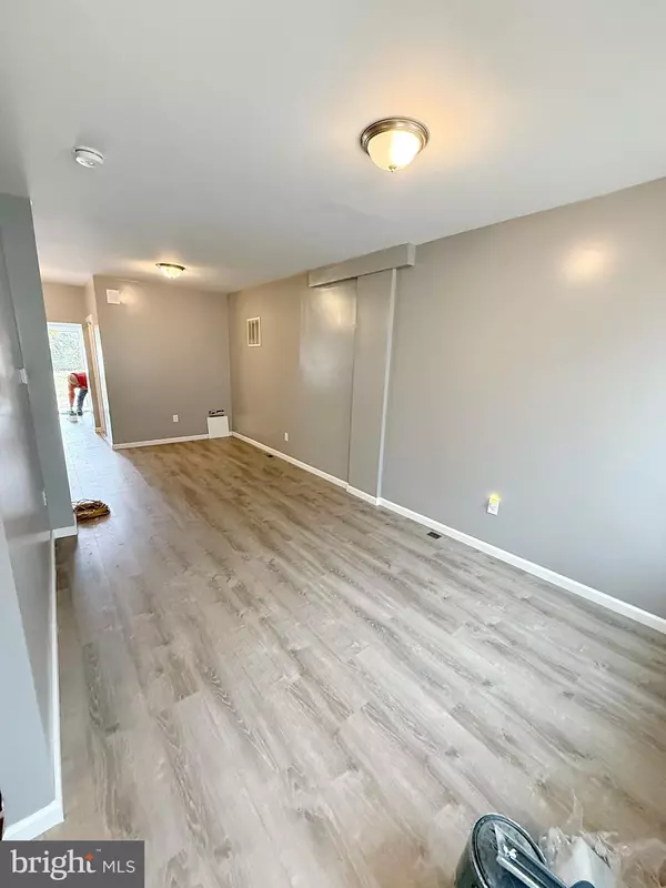 Camden, NJ 08103,917 S 8TH ST