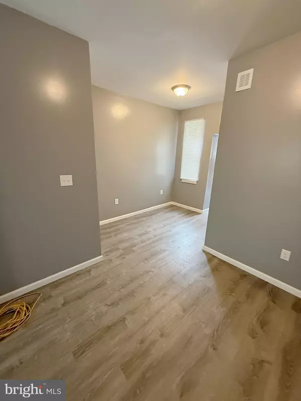 Camden, NJ 08103,917 S 8TH ST