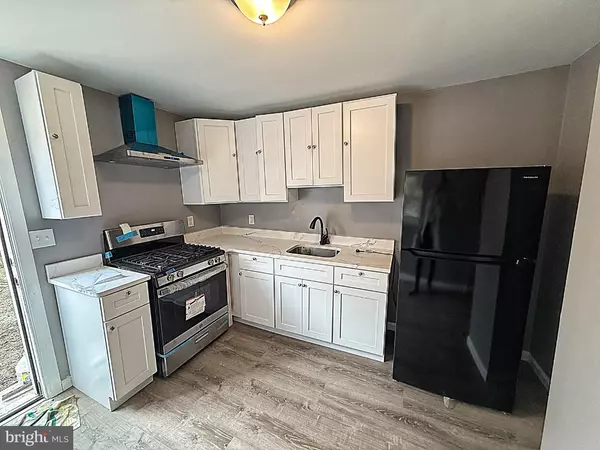 917 S 8TH ST, Camden, NJ 08103