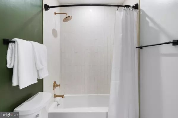 Washington, DC 20002,1124 FLORIDA NE #303