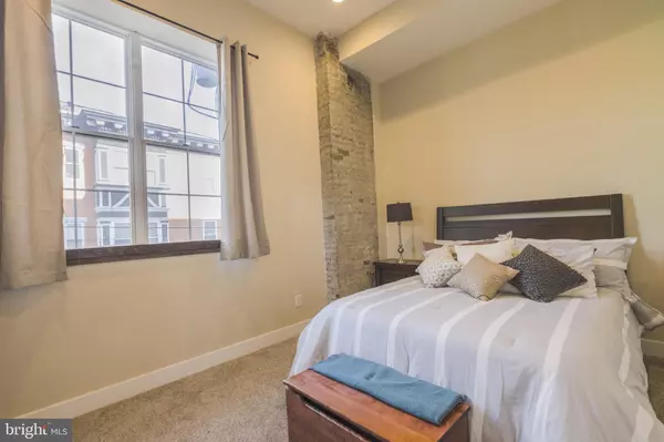 Philadelphia, PA 19147,705-7 S 5TH ST #203