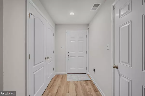 Hedgesville, WV 25427,386 RUMBLING ROCK RD