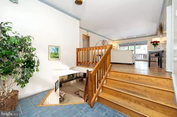 Cherry Hill, NJ 08002,5 IVY LN