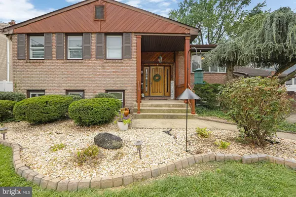 Cherry Hill, NJ 08002,5 IVY LN