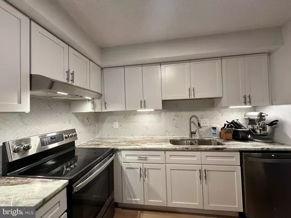 Hyattsville, MD 20783,9200 EDWARDS WAY #916