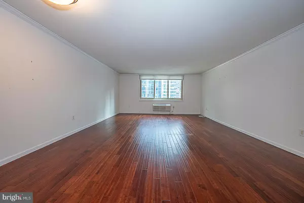 Philadelphia, PA 19103,1919 CHESTNUT ST #1722