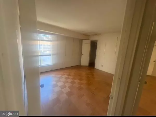 Rockville, MD 20850,150 MONROE ST #150-302