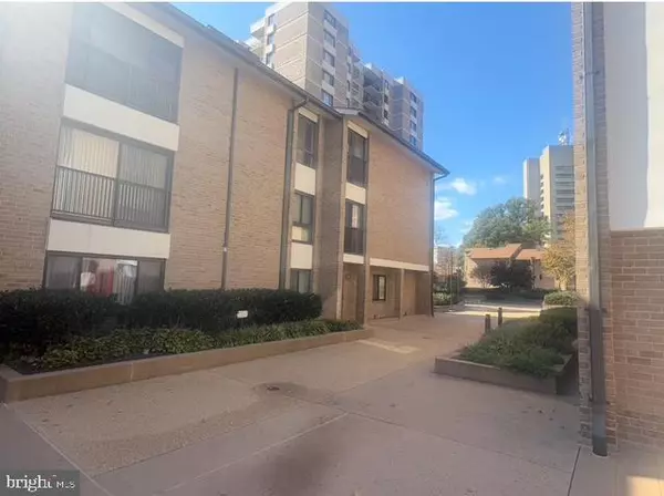 150 MONROE ST #150-302, Rockville, MD 20850