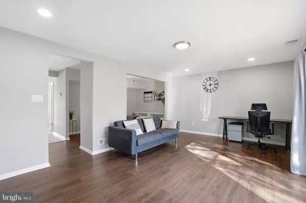 Burke, VA 22015,9175 BROKEN OAK PL #39B