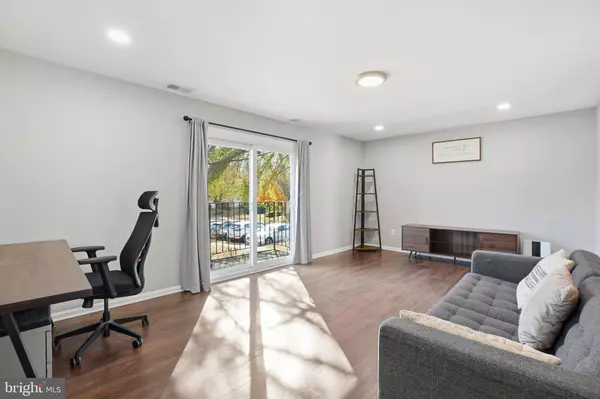 Burke, VA 22015,9175 BROKEN OAK PL #39B