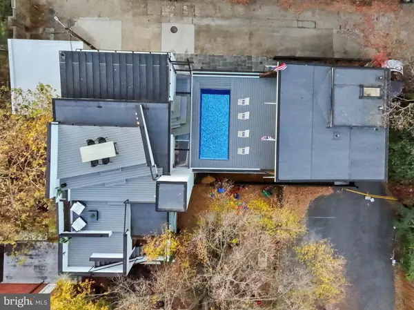 Washington, DC 20008,2220 Q ST NW