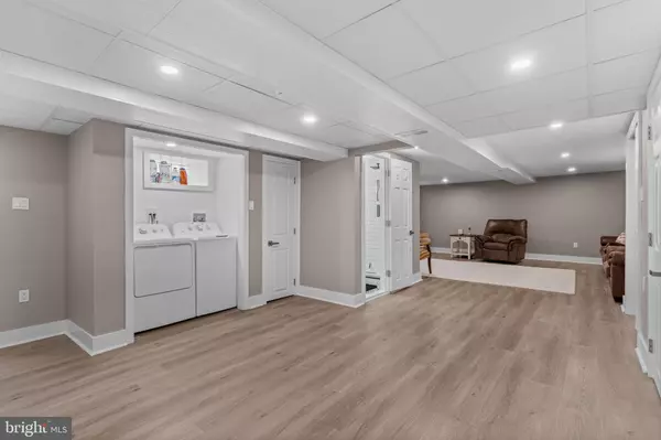 Philadelphia, PA 19154,238 DIMARCO DR