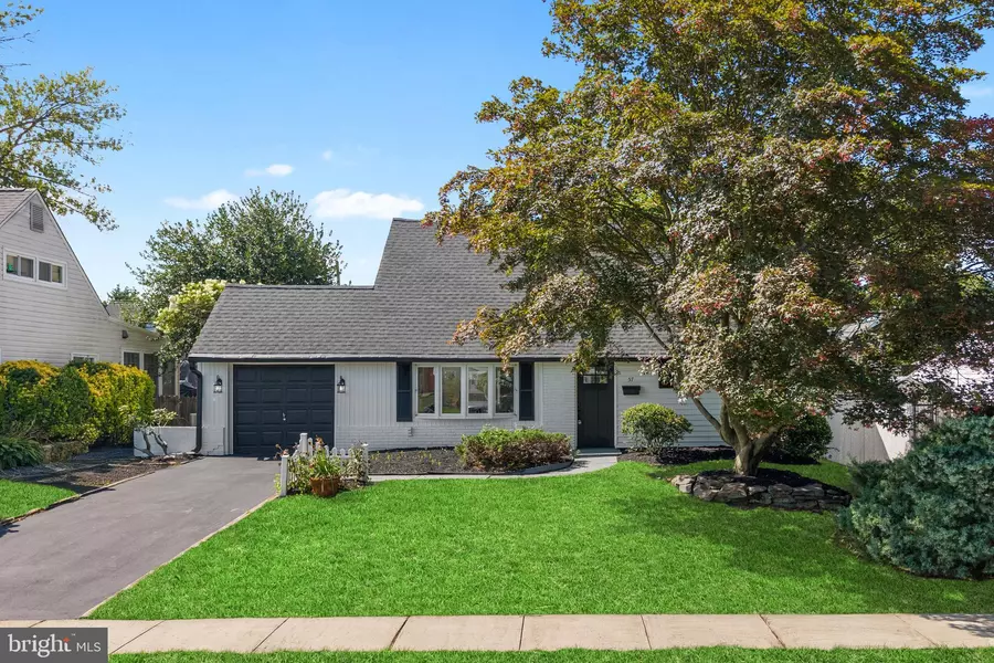 57 MIDDLE RD, Levittown, PA 19056